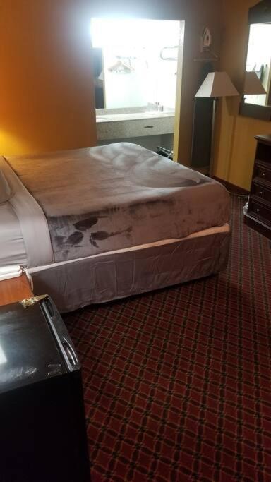 2 Queens Beds 127